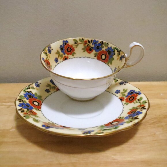 Aynsley Teacup Trio plus one extra Orphan Saucer Bone China A4500 England - Picture 3 of 8
